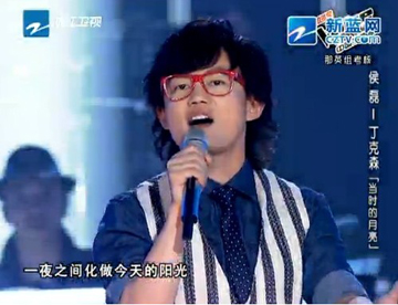 丁克森脱下帽子向音乐致敬，却遗憾离开舞台