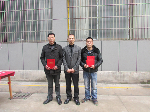 获奖部门与董事长留影