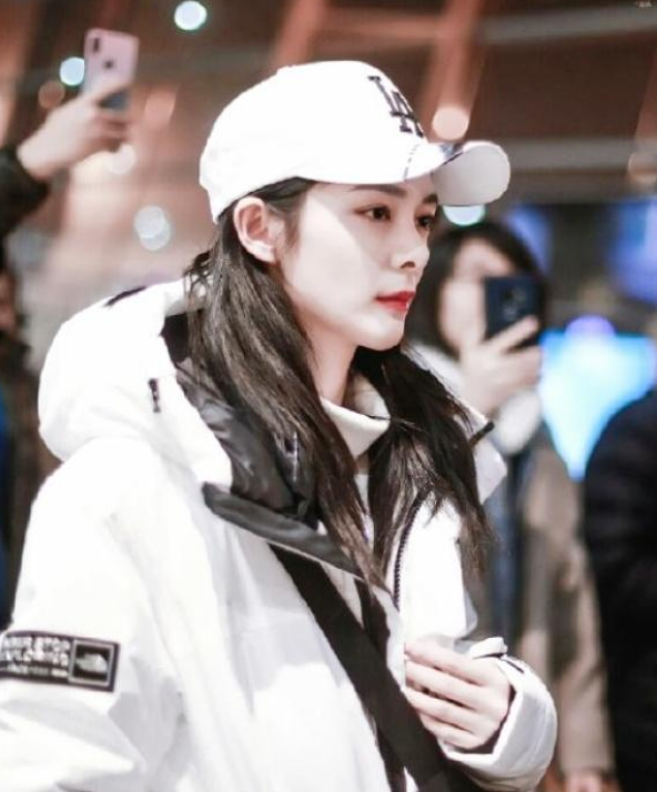 火箭少女棒球帽造型