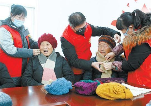 帽子温暖老人心