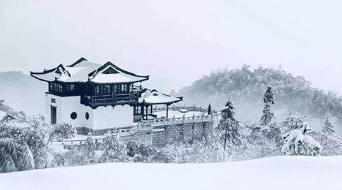 戴好帽子赏雪景庐山