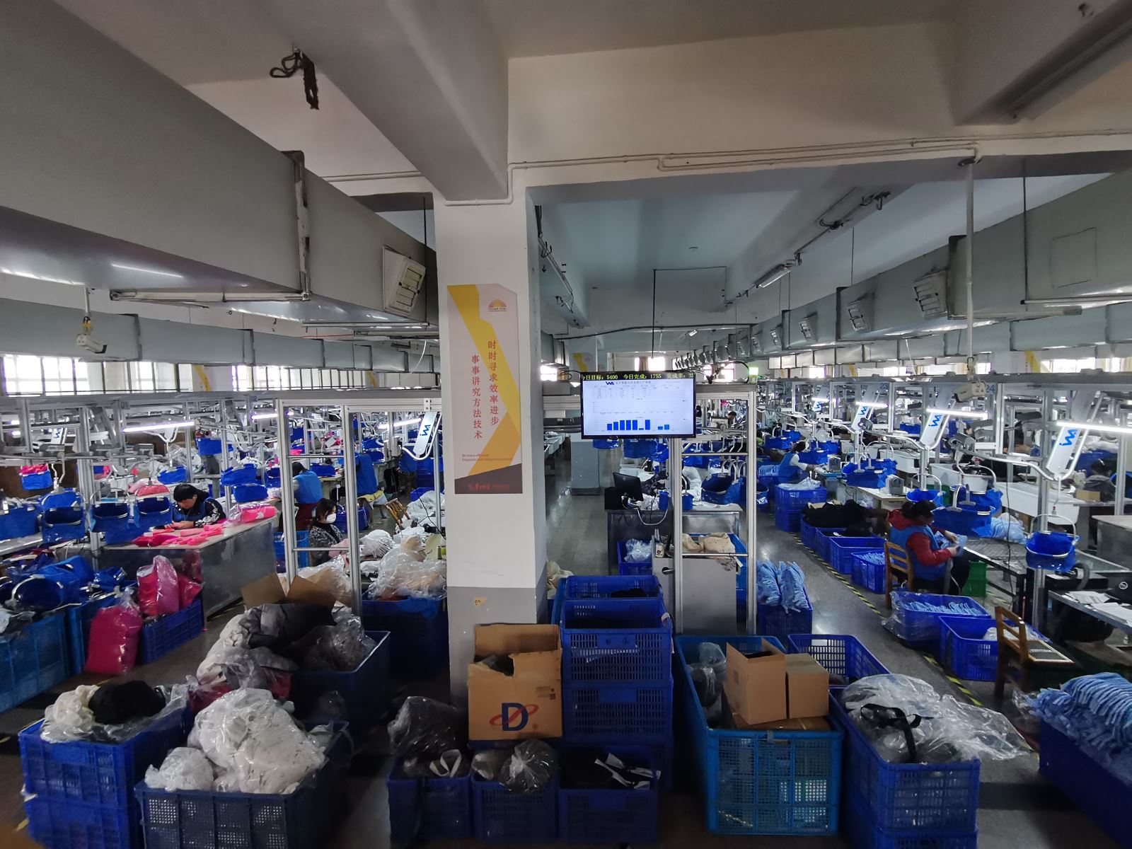 使用吊挂系统的帽厂