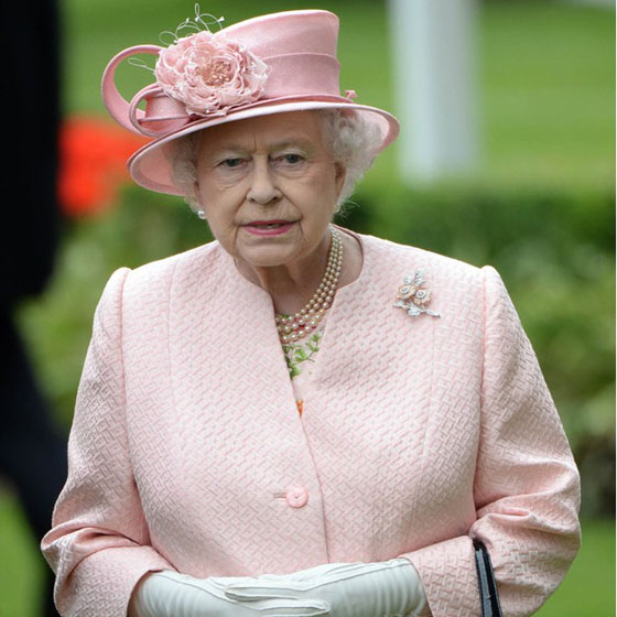 英国女王伊丽莎白二世(QueenElizabethII)亮相2013英国皇家爱斯科赛马会