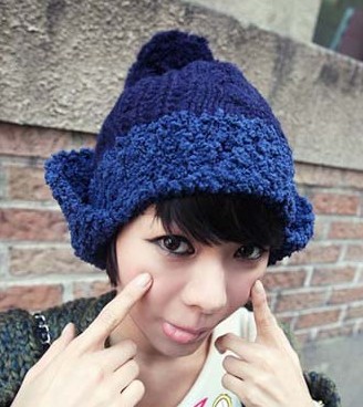蓝色可爱少女针织帽