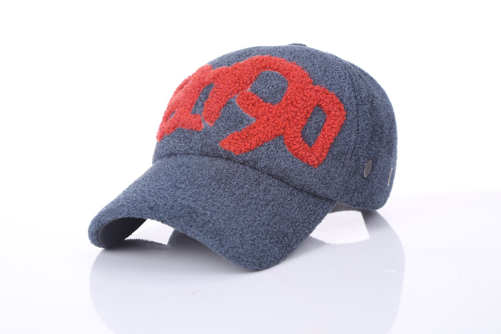 2014年春季流行的户外棒球帽，图片由江浙沪帽子厂提供