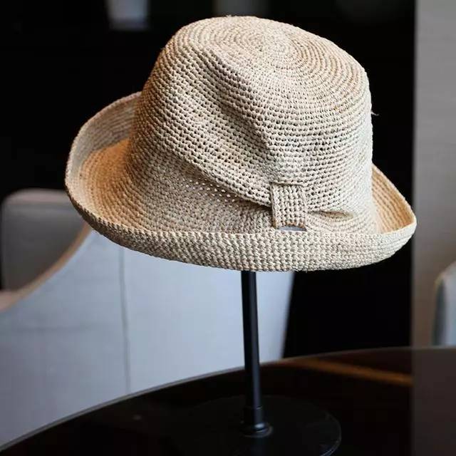今夏时尚简单的拉菲草帽
