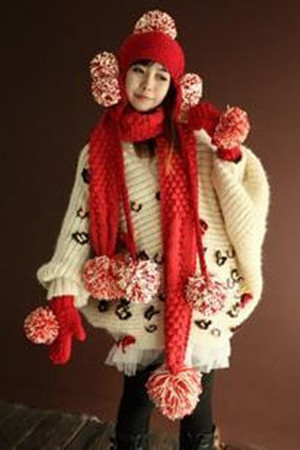 红色保暖三件套：保暖针织帽、围巾、手套
